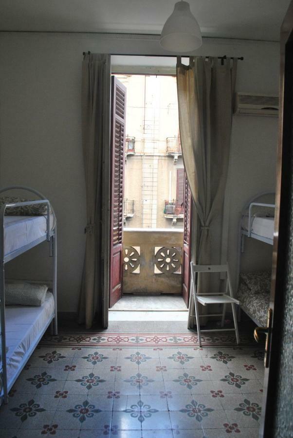 Sunrise Hostel & Rooms Palermo Buitenkant foto